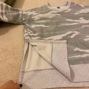 Arie camo sweatshirt
